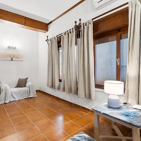 Spitatsi - With Yard 度假居 干尼亞