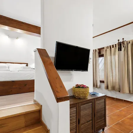 Spitatsi - With Yard بيت للعطل