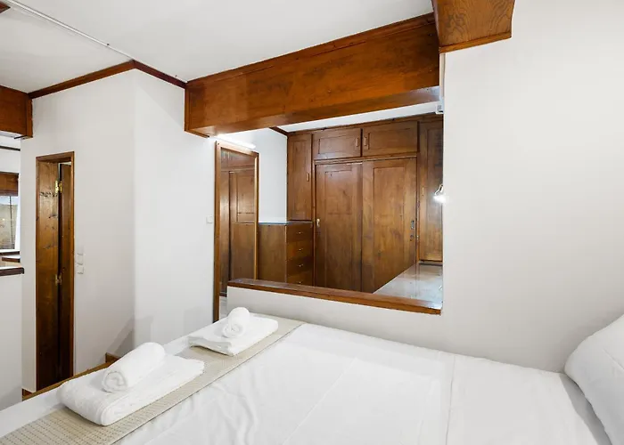 Spitatsi - With Yard Ханья